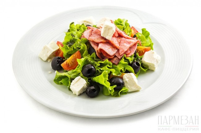 Салат с Черри и сыром Фета
