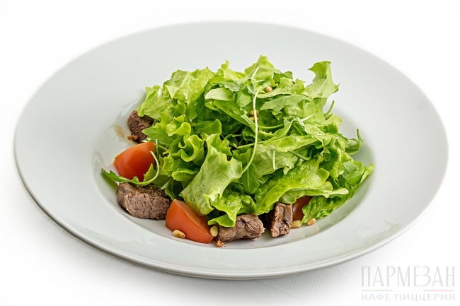 Теплый салат с говядиной