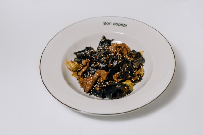 Рваная паста с говядиной и перечным джемом